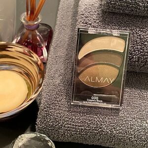 1039 Almay Smoky Eyes Trio 030 Coppery Blaze New